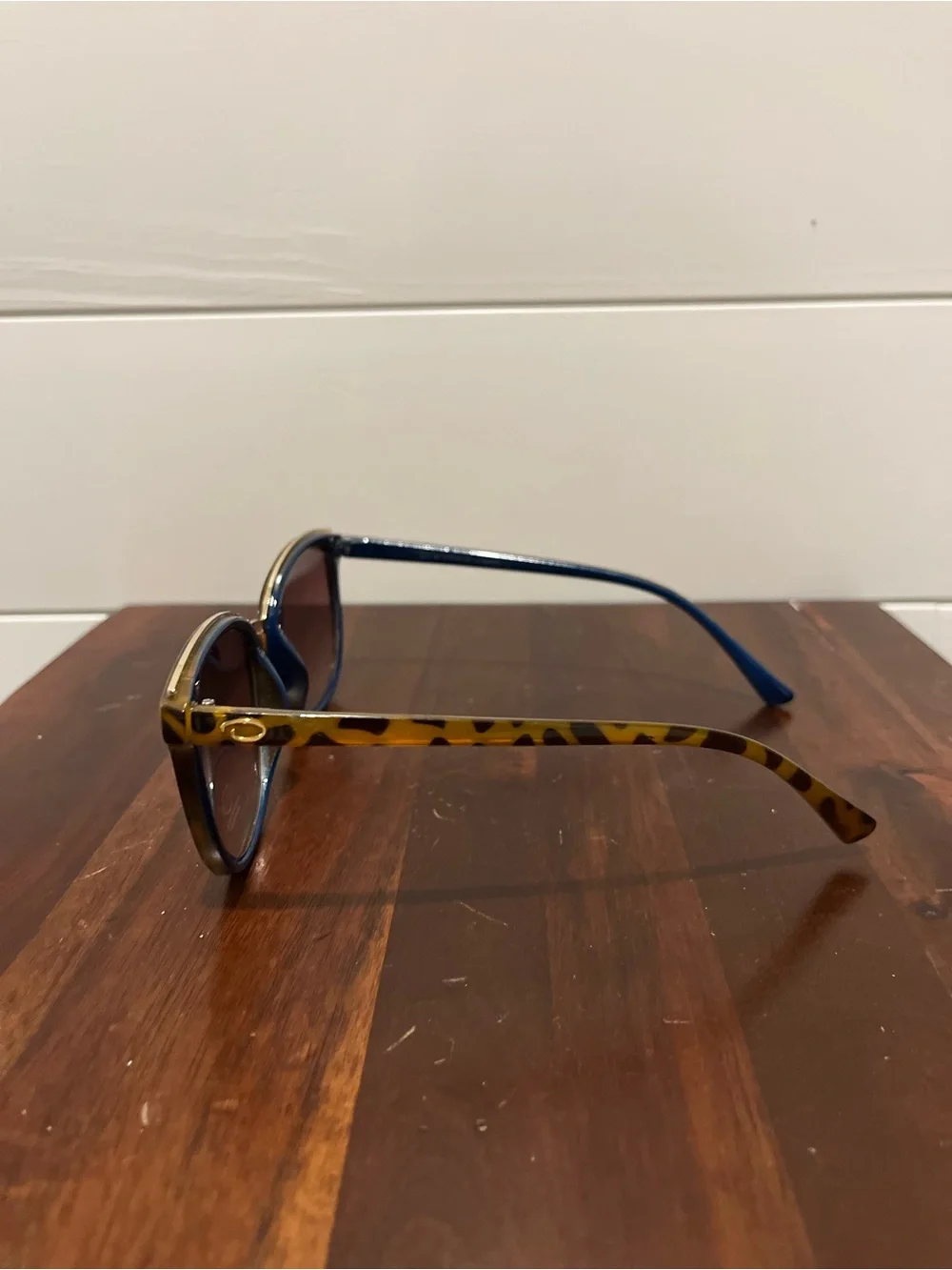 Oscar de la Renta Tortoiseshell Sunglasses Brown Gradient UV